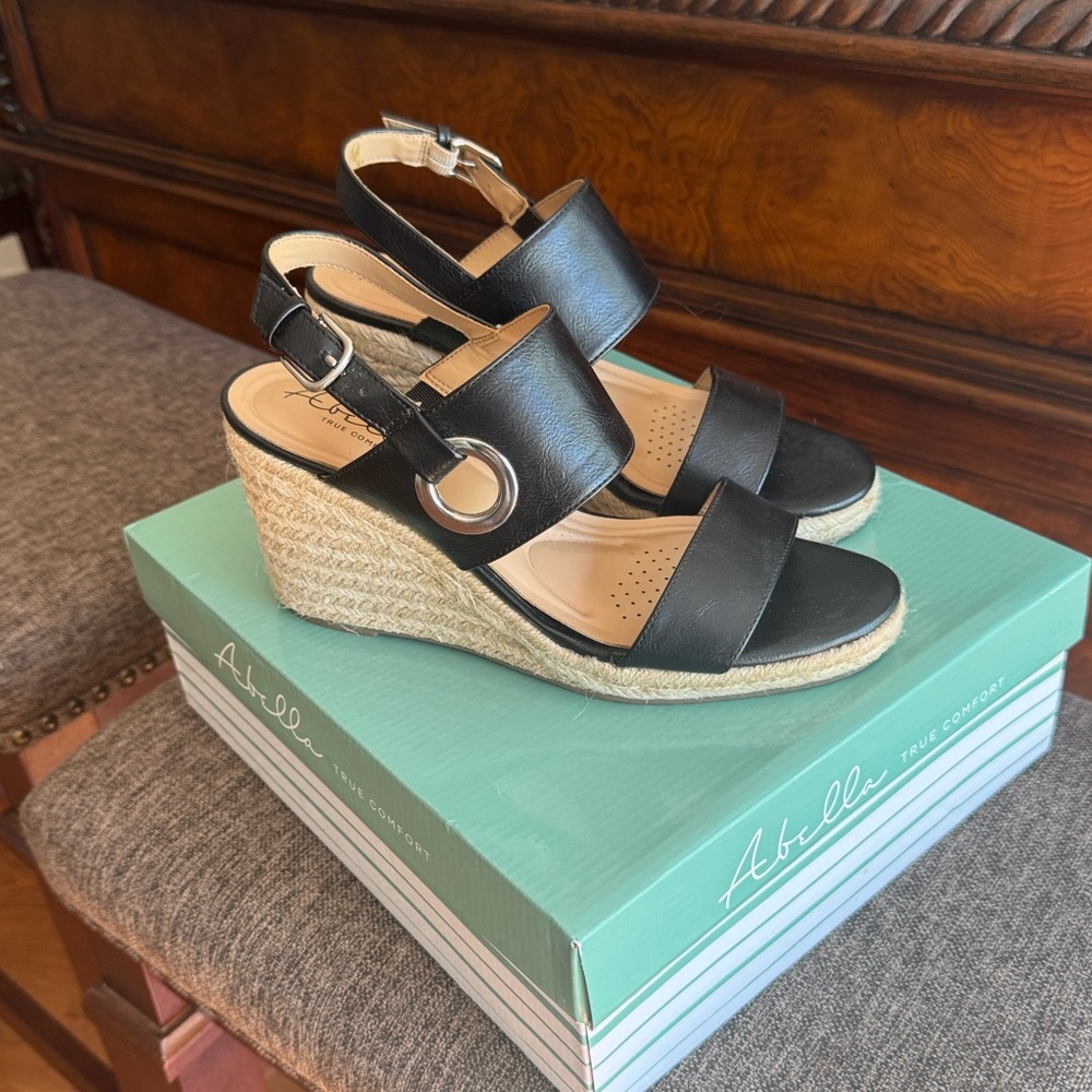 Abella Black Wedge Sandals in excellent condition